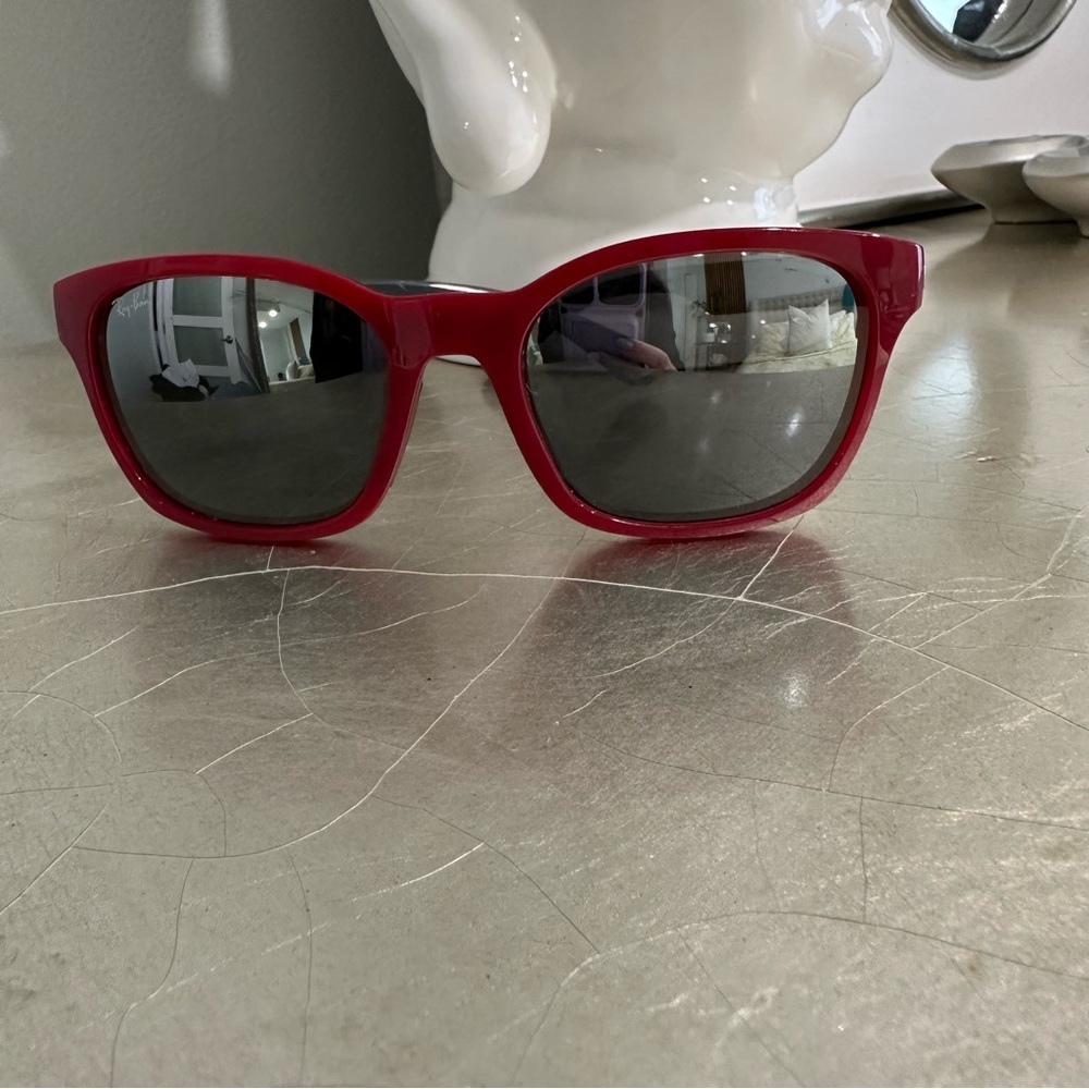 RAY-BAN Grey Gradient Mirror Sunglasses
RB4197 604488 56-20 Red Grey Frame